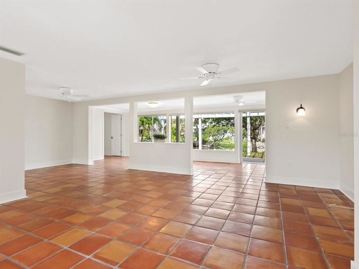 Image No.11-3 Bed Property for sale