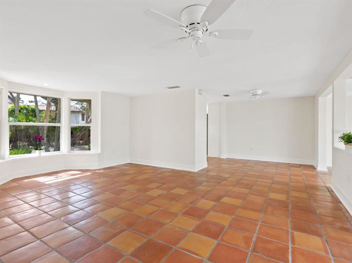 Image No.14-3 Bed Property for sale