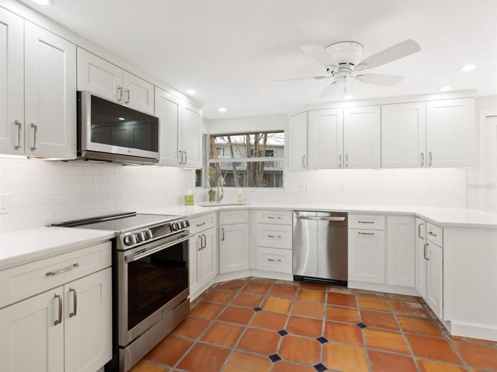 Image No.20-3 Bed Property for sale