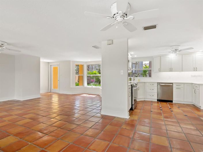 Image No.21-3 Bed Property for sale