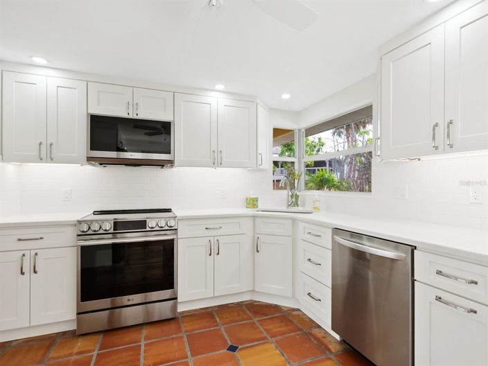 Image No.23-3 Bed Property for sale