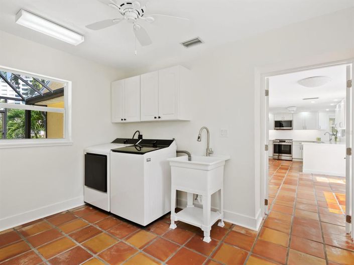 Image No.28-3 Bed Property for sale