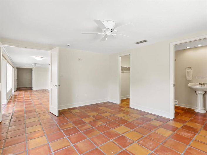 Image No.32-3 Bed Property for sale