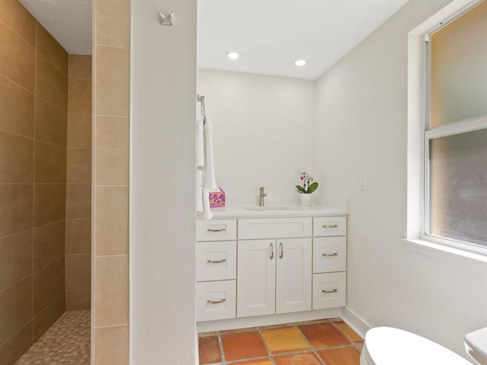 Image No.37-3 Bed Property for sale