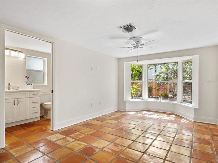 Image No.50-3 Bed Property for sale