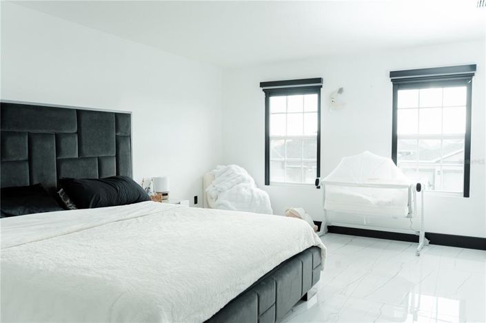 Image No.15-5 Bed Property for sale