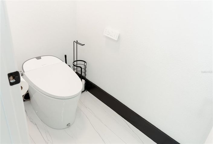 Image No.17-5 Bed Property for sale