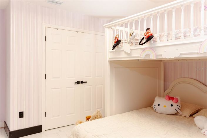 Image No.23-5 Bed Property for sale