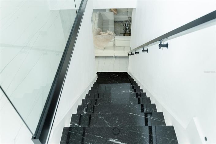 Image No.26-5 Bed Property for sale