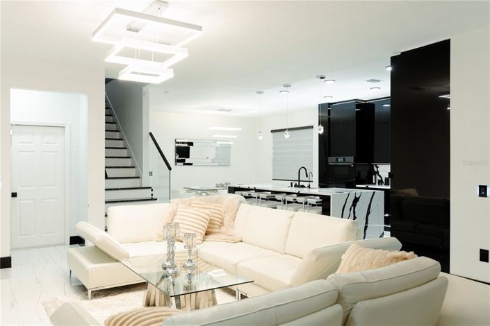 Image No.6-5 Bed Property for sale