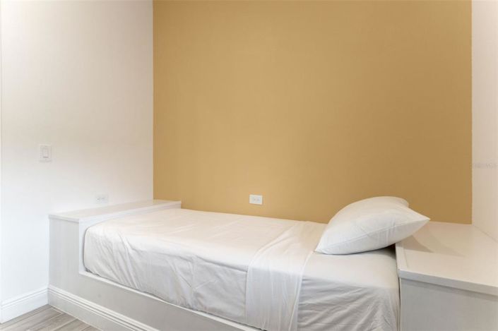 Image No.20-3 Bed Property for sale