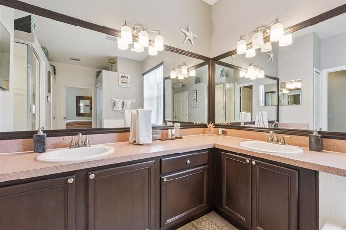 Image No.19-4 Bed Property for sale