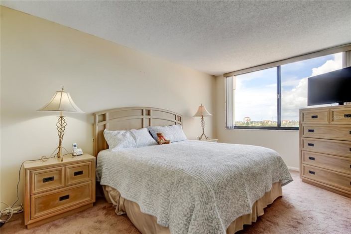 Image No.9-2 Bed Property for sale