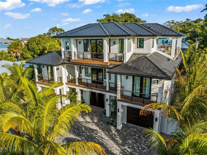 Image No.1-6 Bed Property for sale