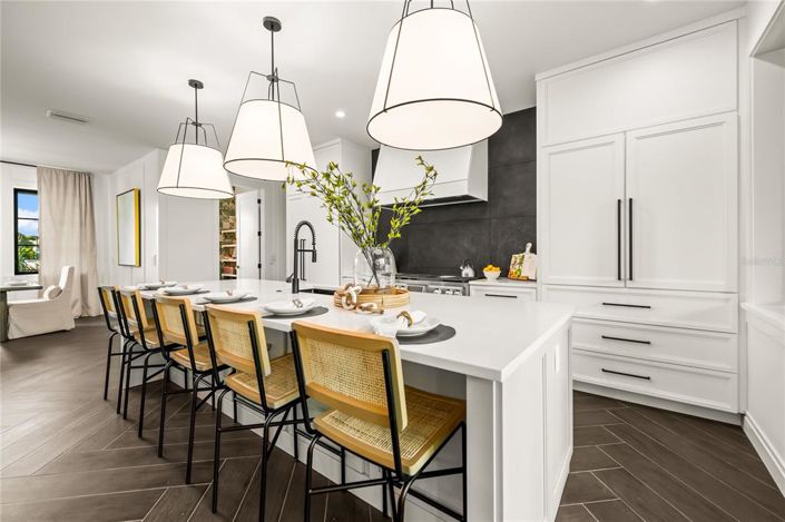 Image No.24-6 Bed Property for sale