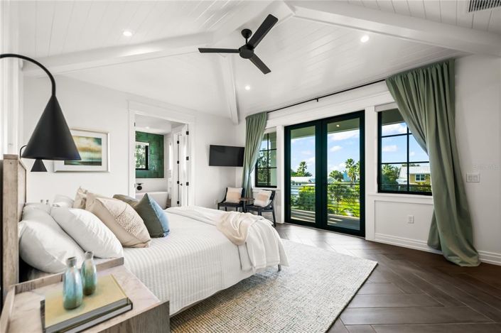 Image No.31-6 Bed Property for sale