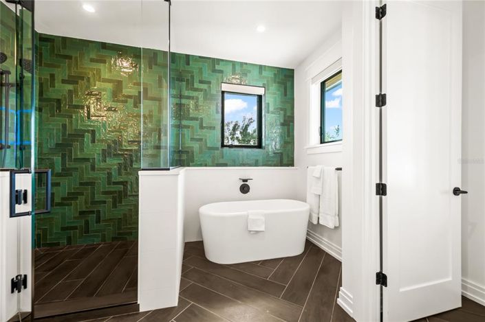 Image No.33-6 Bed Property for sale