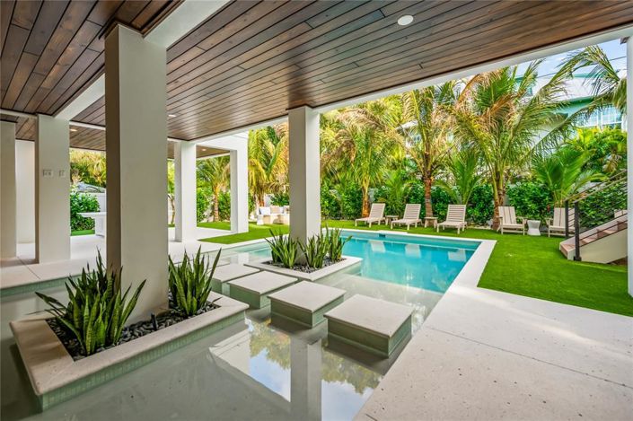 Image No.4-6 Bed Property for sale