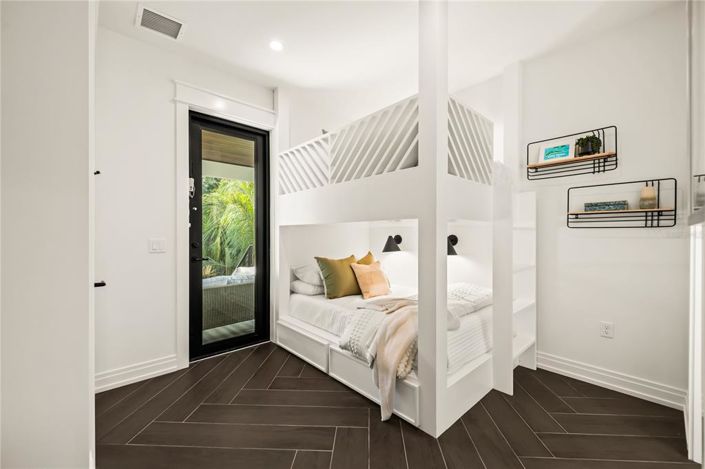 Image No.48-6 Bed Property for sale