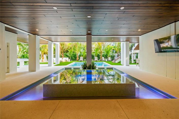 Image No.5-6 Bed Property for sale