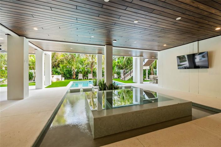 Image No.6-6 Bed Property for sale