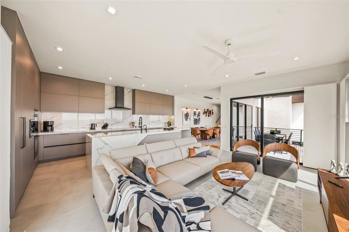 Image No.11-6 Bed Property for sale