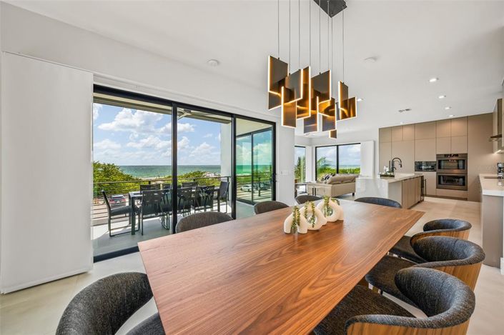 Image No.13-6 Bed Property for sale