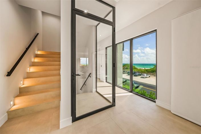 Image No.14-6 Bed Property for sale