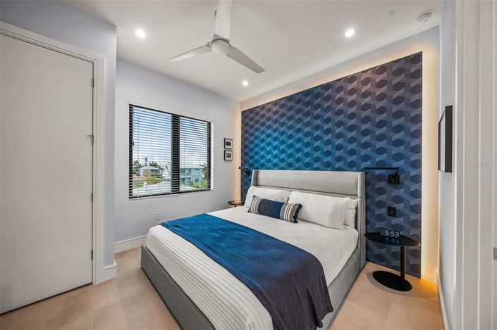 Image No.19-6 Bed Property for sale