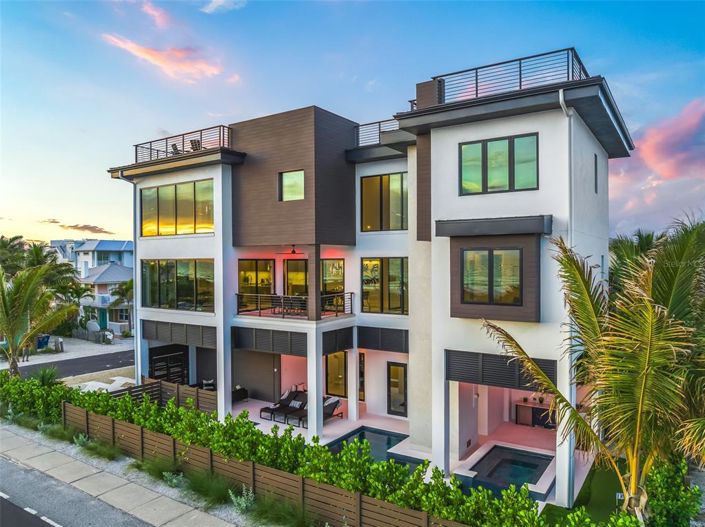 Image No.2-6 Bed Property for sale