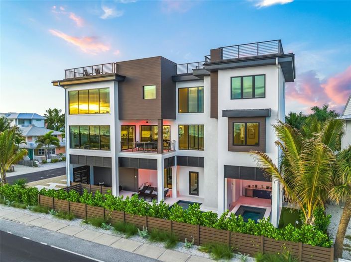 Image No.3-6 Bed Property for sale