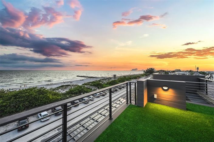 Image No.40-6 Bed Property for sale