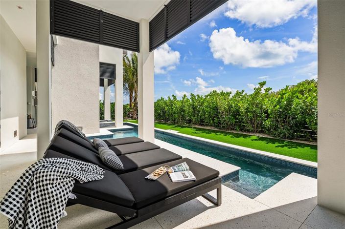 Image No.52-6 Bed Property for sale