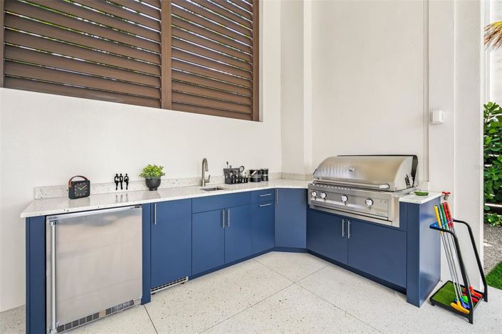 Image No.53-6 Bed Property for sale