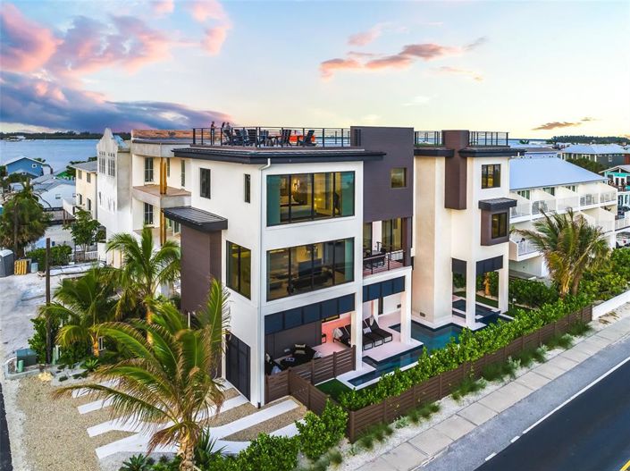 Image No.55-6 Bed Property for sale