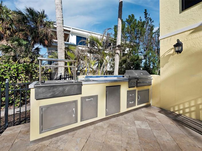 Image No.60-4 Bed Property for sale