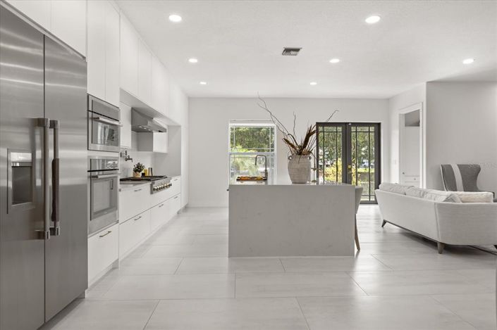 Image No.10-5 Bed Property for sale