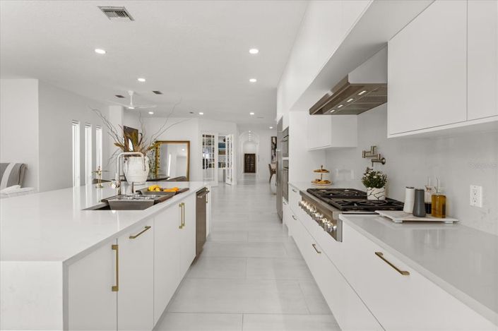 Image No.11-5 Bed Property for sale