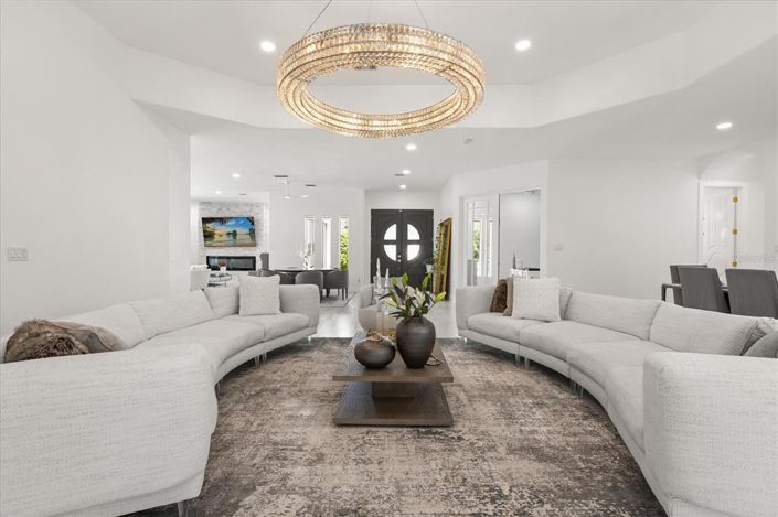 Image No.19-5 Bed Property for sale