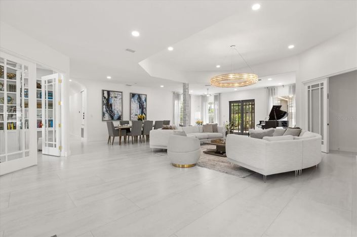 Image No.20-5 Bed Property for sale