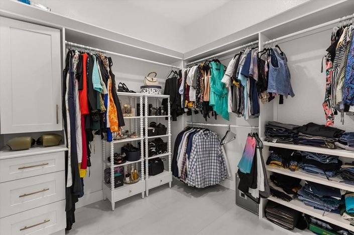 Image No.26-5 Bed Property for sale