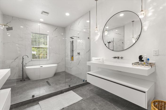 Image No.28-5 Bed Property for sale