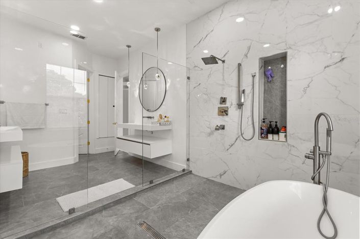 Image No.30-5 Bed Property for sale