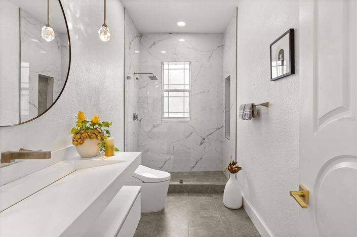 Image No.36-5 Bed Property for sale