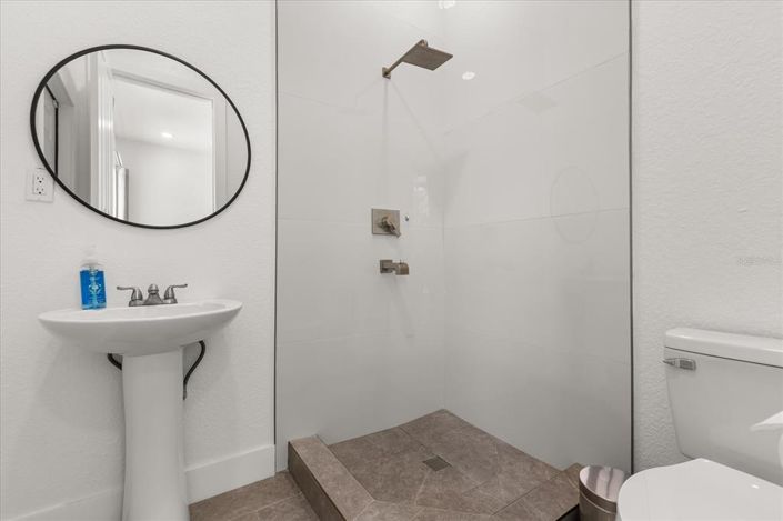 Image No.37-5 Bed Property for sale