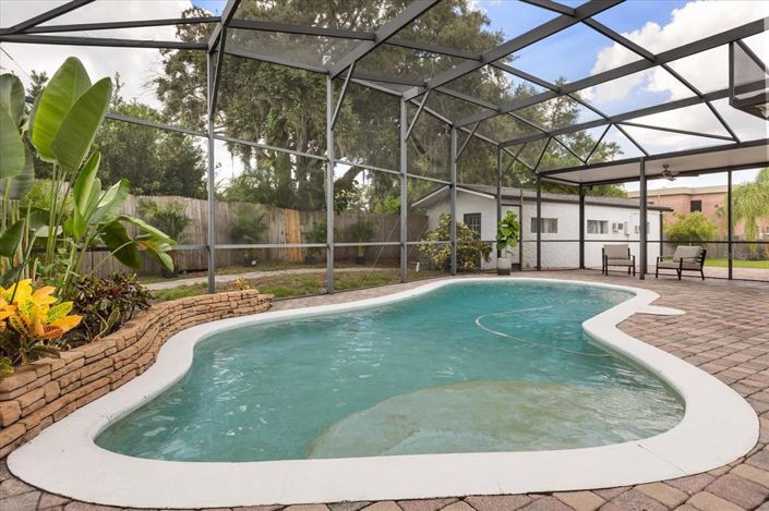 Image No.40-5 Bed Property for sale