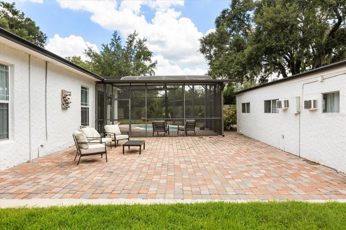 Image No.47-5 Bed Property for sale