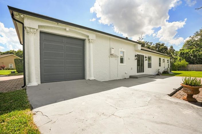 Image No.55-5 Bed Property for sale