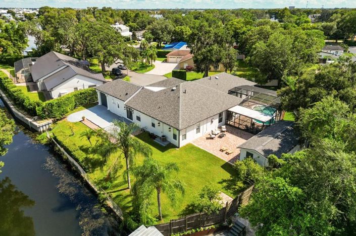 Image No.56-5 Bed Property for sale