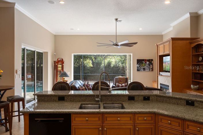 Image No.12-5 Bed Property for sale